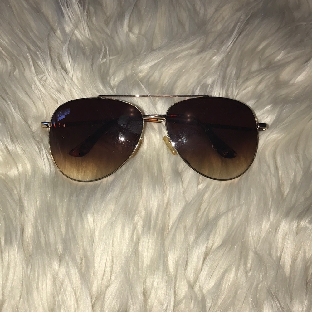 Aviator style sunglasses..